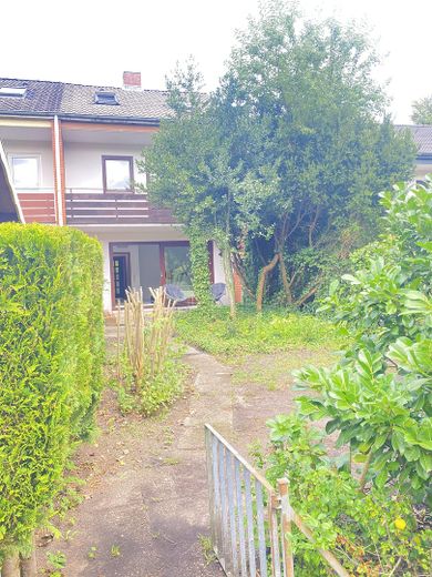 Casa a schiera centrale a Norderstedt con giardino e garage! – Garteneingang