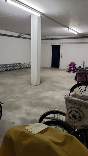 Provisionsfrei: Lichtdurchflutete DG-Wohnung mit 16 m² Dachterrasse, Aufzug & TG-Stellplatz – Fahrradkeller