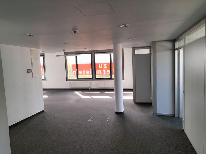 Emplacement idéal pour votre entreprise : local commercial au cœur de Böblingen – Photo 8