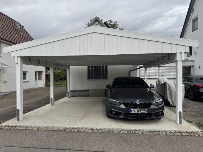 Fully renovated family home with a stunning conservatory, photovoltaic system, heat pump & large outbuilding – Doppel-Carport