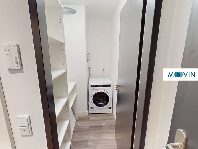 URBAN BASE: Vollmöbliertes 1-Zimmer-Apartment mit EBK, ALL-IN-MIETE, UVM. im Wiesbadener Stadtzentrum – Hauswirtschaftsraum mit Staur…