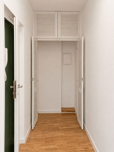 Frisch sanierte, bezugsfreie 3-Zimmer-Wohnung mit Eichenparkett in ruhiger Lage Prenzlauer Berg – Einbauschrank