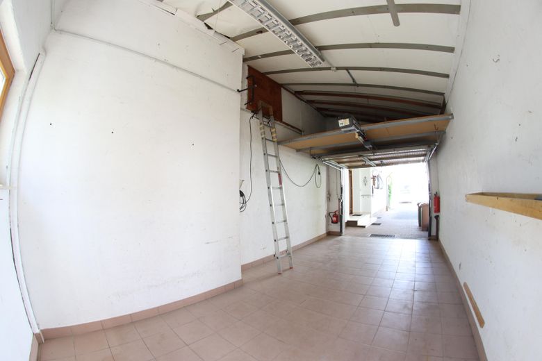 Idealny na czas emerytury: parterowy, wolnostojący dom jednorodzinny o powierzchni 100+90m² na działce o powierzchni 387 m² (kupno) – Garage