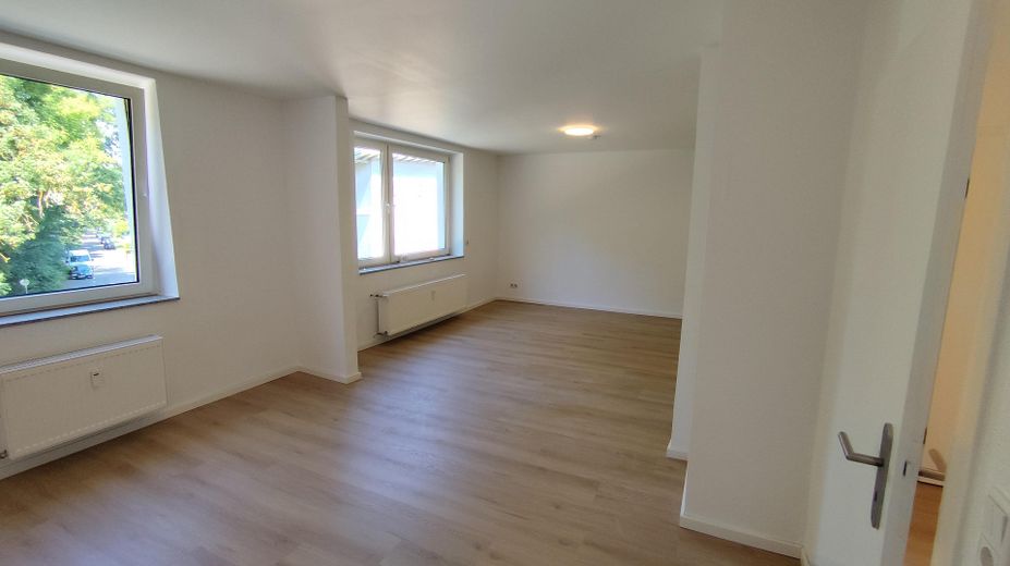 Holzstraße'de yenilenmiş, aydınlık 110 m² 4,5 odalı daire – Wohnzimmer