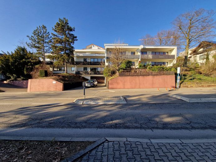 Aantrekkelijk 4,5-kamerappartement met garageplaats en TOP-uitzicht! – Foto 1