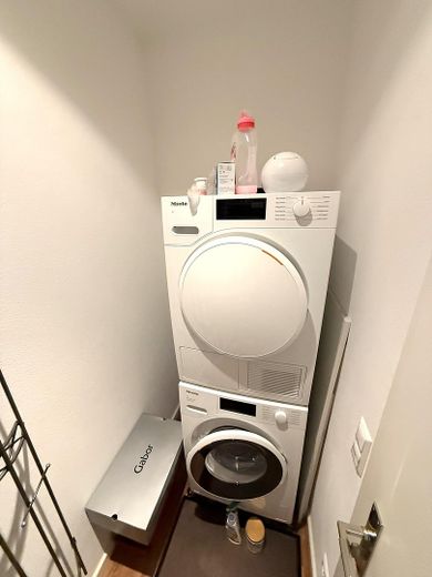Großzügige 2-Zimmer-Wohnung, hochwertige Einbauküche, Innenstadt, Südbalkon – Wirtschaftsraum