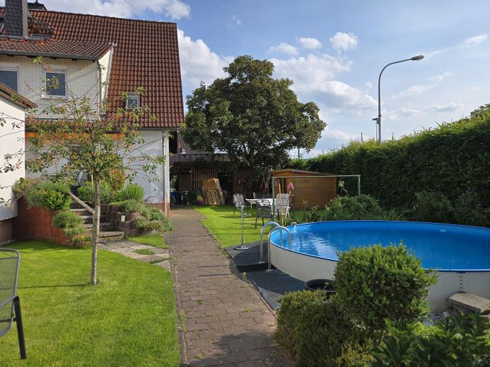 Garten mit Pool