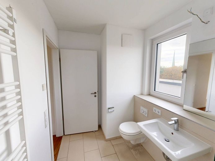 RÊVE DE NEUF : Appartement exclusif de 3 pièces avec cuisine équipée et grande terrasse sur le toit à Langenhorn – Ansicht II: Bad