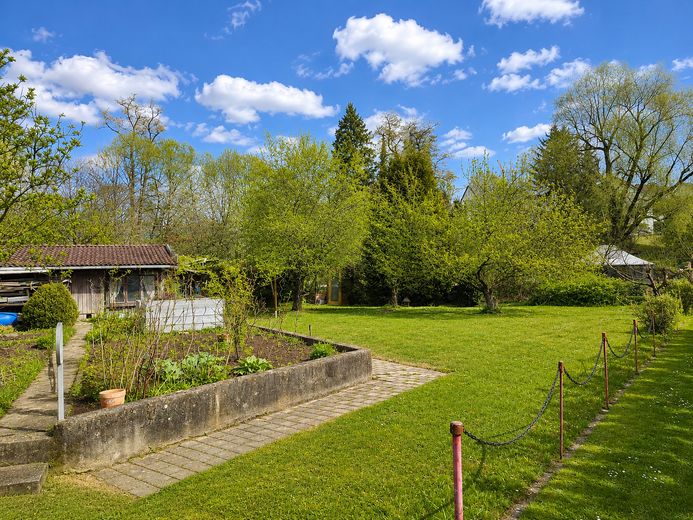 Garten mit Gemüsegarten