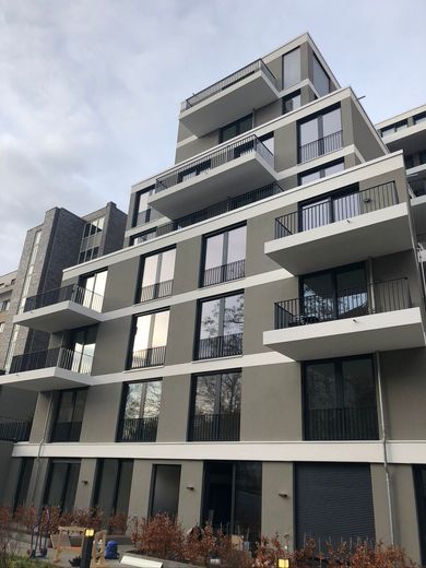 Abitare in modo esclusivo a Berlin-Mitte- POSIZIONE TOP vicino al KADEWE! Bilocale di 1 stanza con ascensore e balcone a Berlino – Rückansicht Gebäude