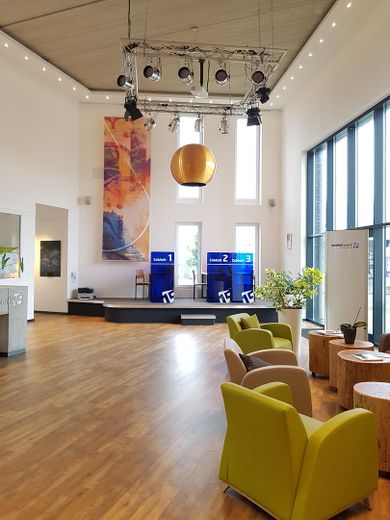 Moderne Büros ab 297,- Euro inkl. aller Nebenkosten – Eingangshalle Medienwerk 15