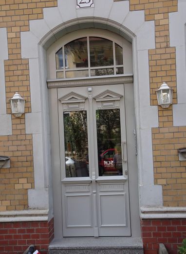 Güzel balkonlu ve yeşil manzaralı 2 odalı daire kiralıktır! – Eingang