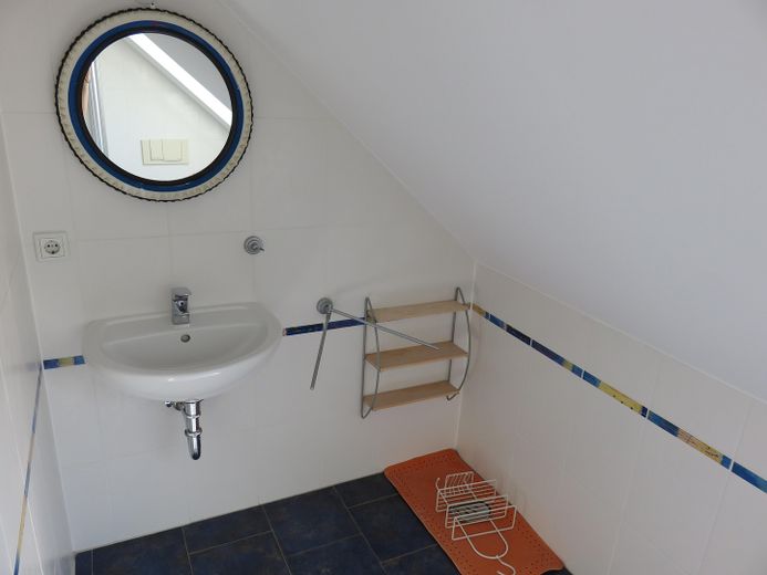 Sonnenterrasse und Saunalandschaft nahe Spandauer Forst – Bad Dachgeschoss