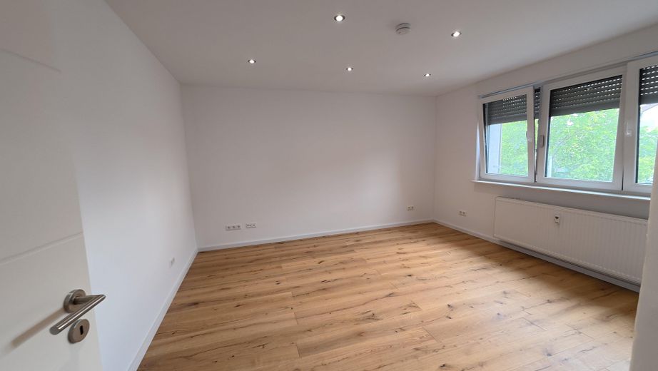 ++TOP komplett neu renovierte 2 ZKB++neue Einbauküche++Balkon++Parkett – Foto 17