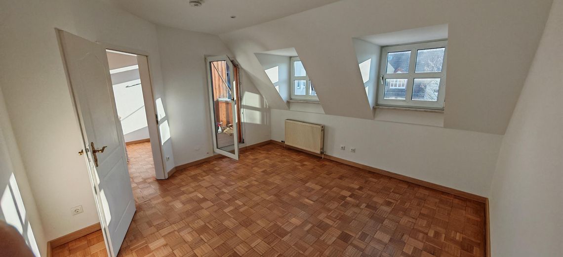 Esszimmer und Wohnzimmer