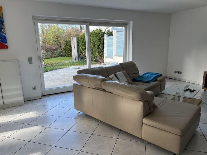 Spacious Modern Semi-Detached House with Potential – EG WZ mit Zugang SW-Terrasse