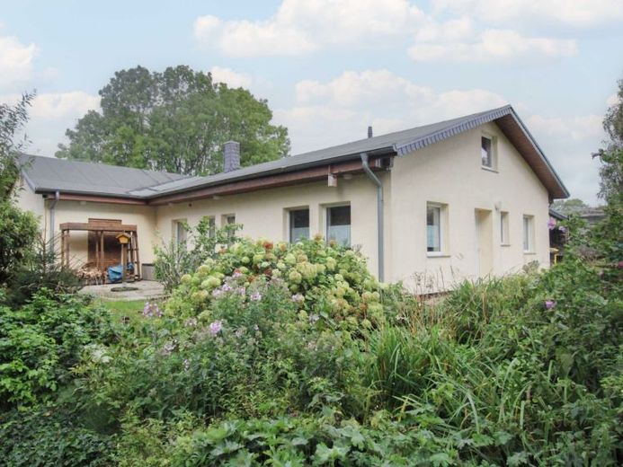 U progu Kühlungsborn: Dom blisko Bałtyku z mieszkaniem dla gości i dużym potencjałem – Zdjęcie 1