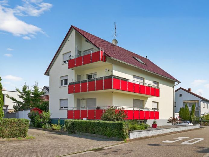Gepflegte 3-Zimmer-Dachgeschosswohnung mit Balkon und Stellplatz! – Foto 1