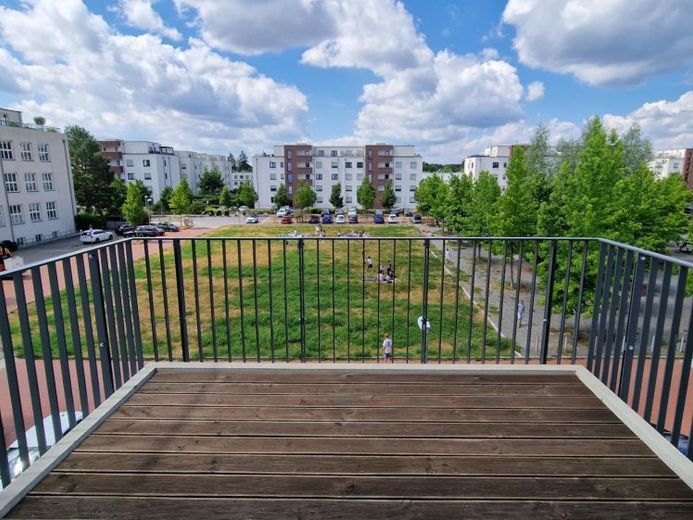 First Occupancy: Modern Apartment with Balcony and Parking – Foto 1