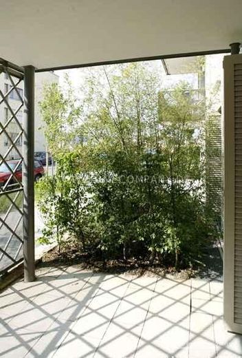 Bel appartement meublé de 4 pièces avec terrasse dans le Westend – d68a8aabf099de9b4d34d7d20b06293564ab5f78.jpg