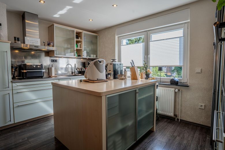 Excepcional piso en propiedad con jardín, terraza en la azotea, Wallbox y chimenea – Foto 4
