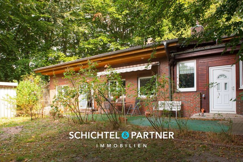 Farge | Solider Bungalow auf Waldgrundstück mit Doppelgarage – S&amp;P | Außenansicht