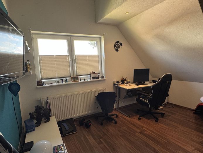 modernisiertes Ein-/Zweifamilienhaus mit Feldblick - PROVISIONSFREI – Zimmer 2 OG