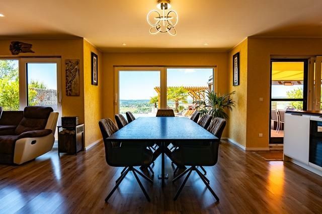 Luxusvilla mit Infinity-Pool &amp; unverbaubarem Moselblick bis nach Luxemburg – Bild 2