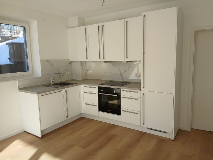 Neubau – Erstbezug | 2-Zimmer-Maisonettewohnung | Terrasse | EBK – Küche