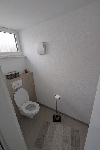 Modernisiertes Familienhaus mit Pool, Sauna, Smart Home & PV-Anlage – Foto 5