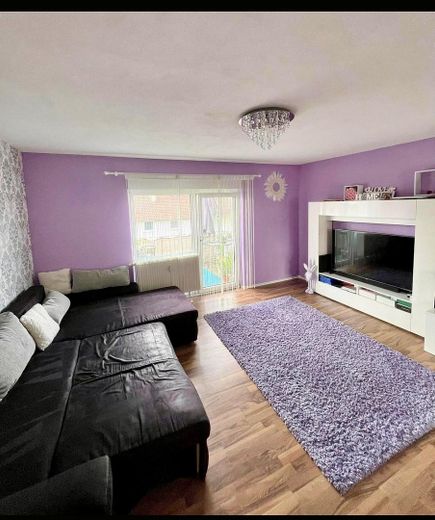 Moderne 2-Zimmer-Wohnung in attraktiver Lage von Backnang – Wohnzimmer