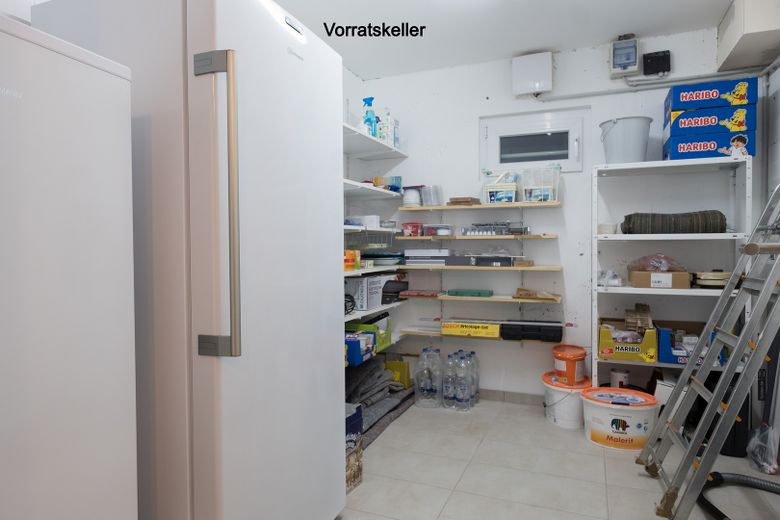 Neuwertige, großzügig geschnittene Doppelhaushälfte (BJ2018) – Kellerraum UG