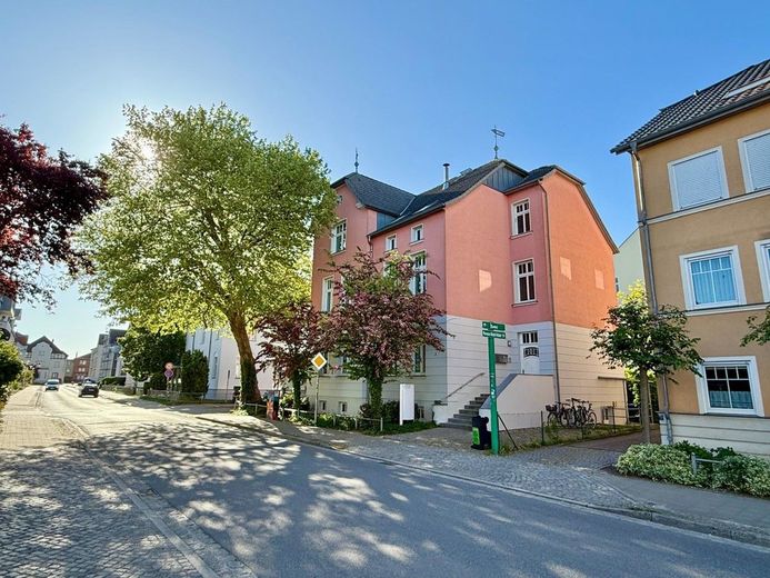 HORN IMMOBILIEN ++RESERVIERT! Neubrandenburg, schöne 4-Raum ETW im EG mit Balkon, 2 Parkplätze -bezugsfrei- – Nutzen SIe Ihre Chance!