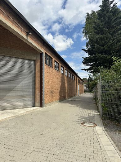 Hall as storage / workshop approx. 600 sqm with office and utility room / toilet, heated – Foto 6