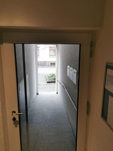 Charmantes Mehrfamilienhaus mit 3 Wohneinheiten in Konz – Eingangsbereich 