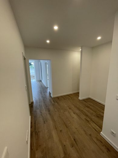 Kernsaniert EG Wohnung mit Garten – Flur