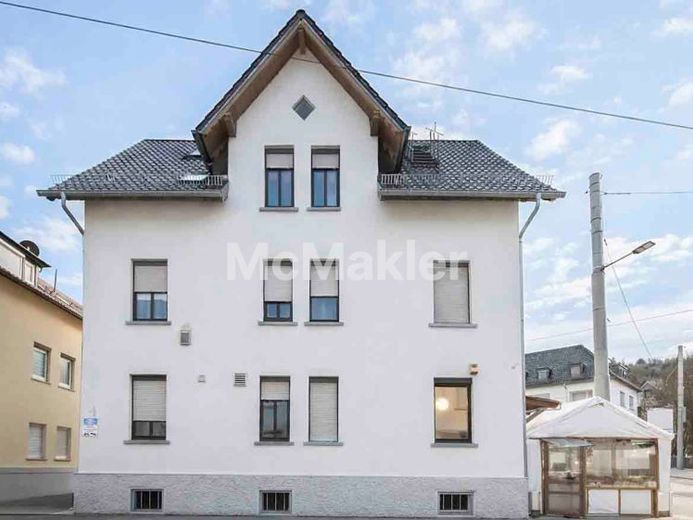 Attraente edificio residenziale e commerciale con attività di ristorazione in una posizione molto richiesta di Stoccarda-Wangen – Foto 1