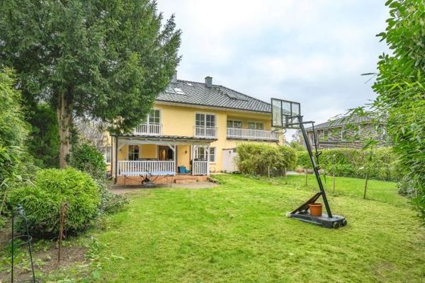 Esclusiva casa bifamiliare a Nienstedten
