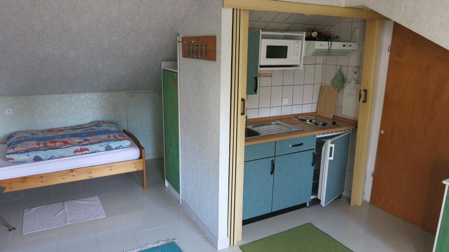 Mobilyalı. Tek odalı daire yalnızca hafta sonları evine gidenlere kiralıktır – Fotoğraf 4