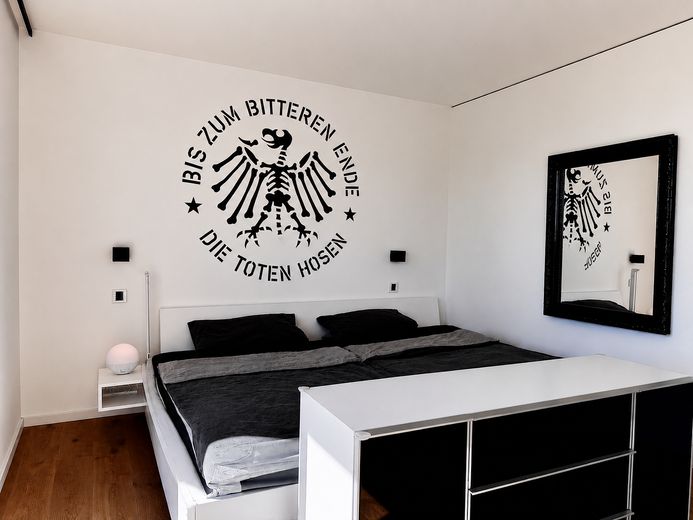 Penthouse met sauna, open haard, SmartHome, 2 TG-plaatsen direct bij het St. Franziskus-hospital – 03 Schlafen