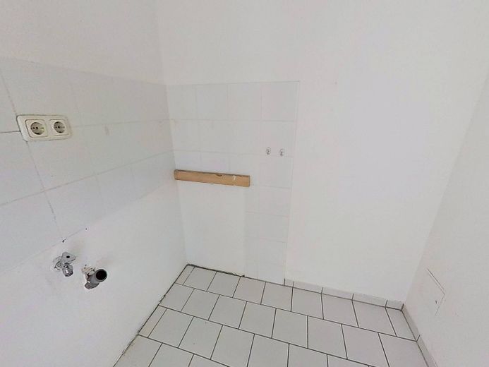 Habillez-vous chaudement, économisez au froid – Pour le début de l’automne, nous vous offrons un loyer hors charges : charmant appartement ancien de 4 pièces avec ascenseur – Abstellraun