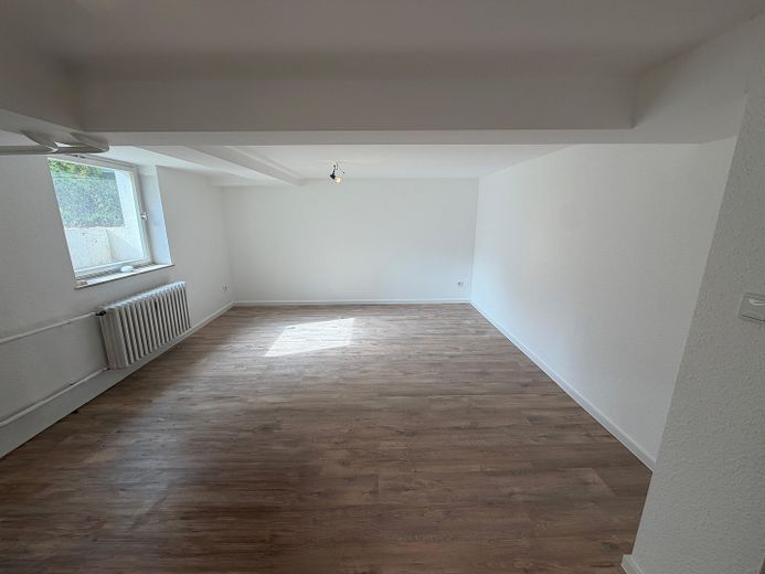 Jasny, elastyczny lokal użytkowy w Bonn – idealny na biuro lub gabinet – Zimmer 1