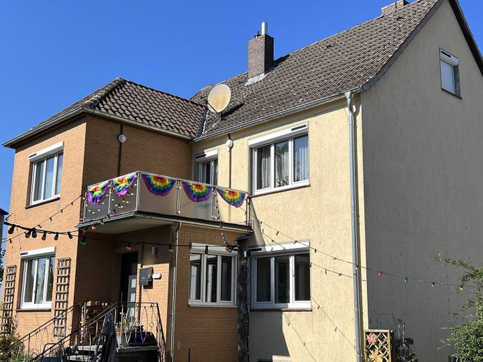 Ein Zuhause mit Geschichte, Stil und modernem Wohnkomfort*Provisionsfrei* – Blick aus dem Garten aufs Haus