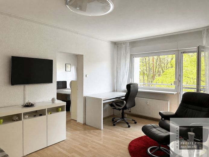 RESERVED - Bright air-conditioned apartment with large loggia in a forest-edge location – Arbeiten / Kind