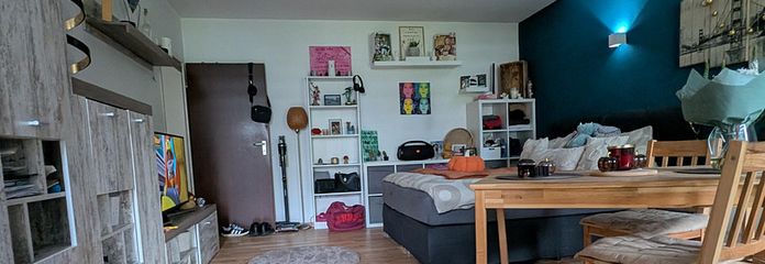 Urocze i przytulne mieszkanie 1,5-pokojowe z balkonem i możliwością korzystania z ogrodu w Krefeld-Fischeln – Wohnen Schlafen 1