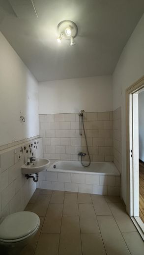 Direkter Spreeblick | 107 m² bezugsfrei | Aufzug | provisionsfrei | 3–4 Zimmer – Bad