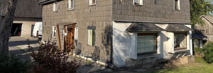 Parcela de 1200 m² en Lohmar-Scheiderhöhe con edificaciones antiguas