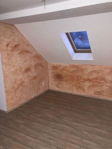 Gemütliche DG 2-Zimmer mit Einbauküche, Laminat, Wannenbad und Balkon in guter Lage! – PHOTO-2021-11-12-10-05-51_5