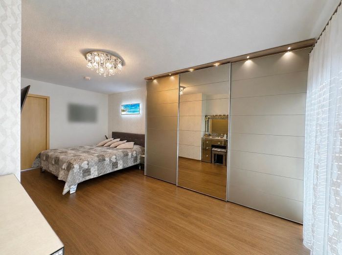 Exklusive 4-Zimmer-Penthouse-Wohnung in der Stadtmitte Offenburg – Eltenschlafzimmer B.2