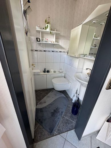 Commission-free terraced house living area 150sqm plot 230sqm Kattenesch – Gäste-WC
